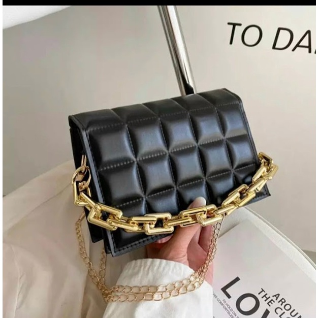 TÚI XÁCH NỮ HÌNH CHỮ NHẬT DẬY XÍCH VÀNG TO NGANG
