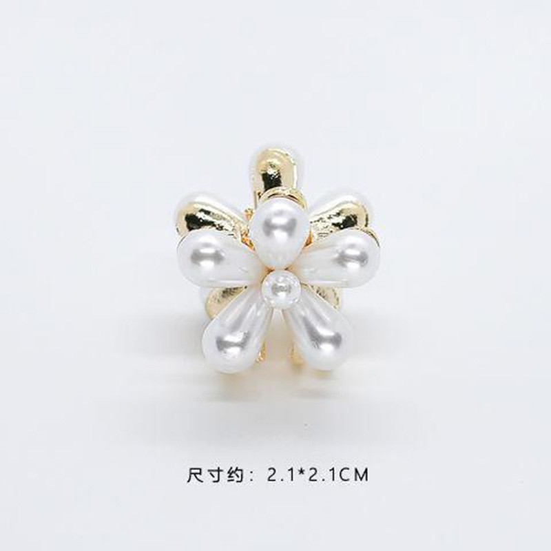 Kẹp tóc kiểu hoa đính ngọc trai giả xinh xắn dành cho nữ