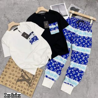 🎀#Titshop🎀
Bộ LV quần giấy chất mát lắm ạ
Quần nhà e 1 màu ạ. Áo 2 màu đen - trắng.
❥_________❥
         Full boxx