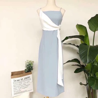 Váy xanh hai dây Nhã mặc