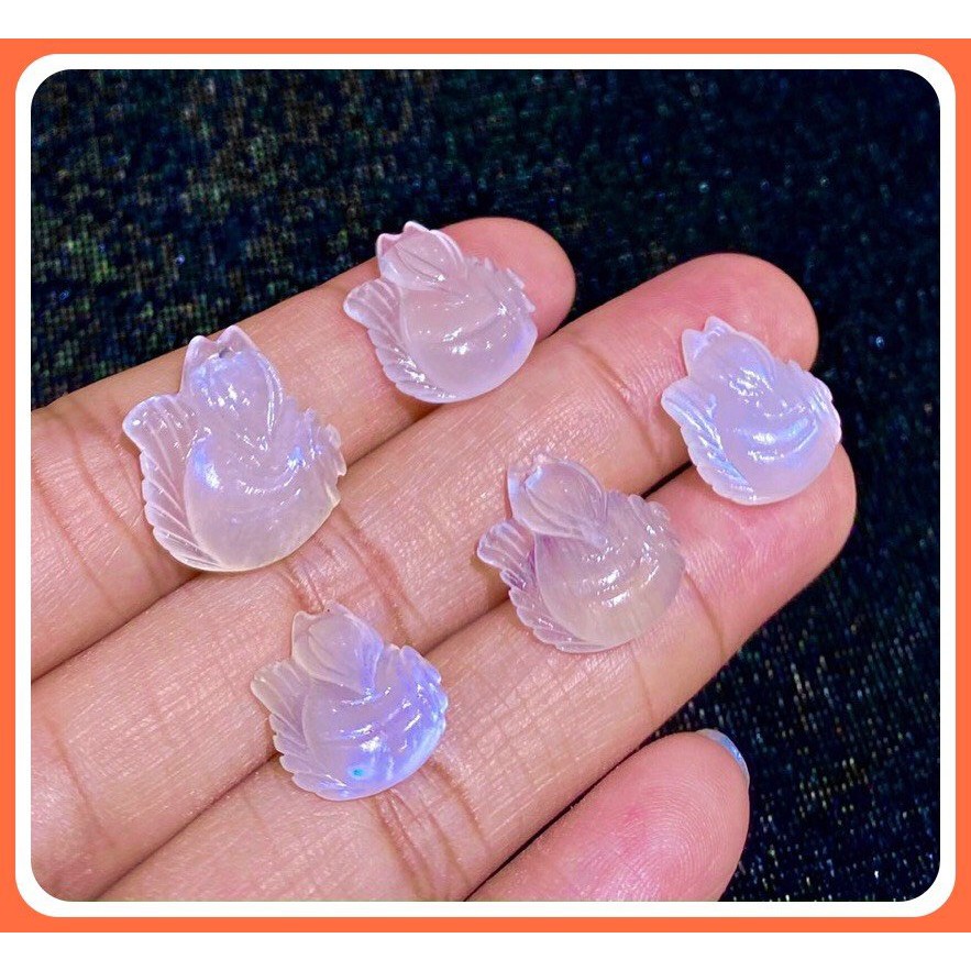 Bà Hồ Ly ôm Hoa Mẫu Đơn đá Moonstone Mặt Trăng ánh xanh hàng loại A Tặng Kèm Túi Đựng Sang Trọng - Hợp tất cả các mệnh