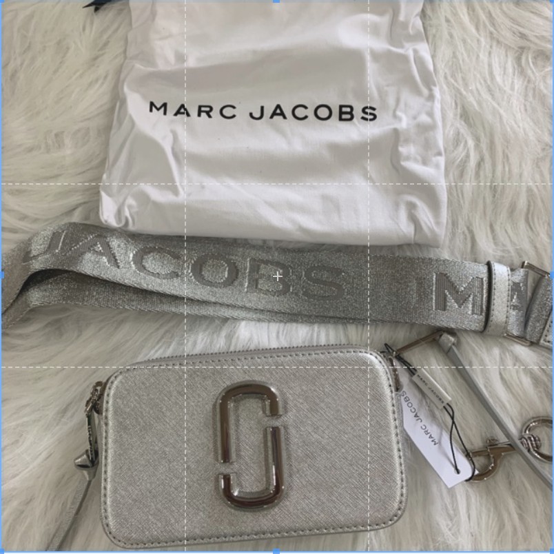 Có sẵn - Marc Jacobs túi Snapshot cực hot trend màu bạc cực xinh yêu dễ phối đồ