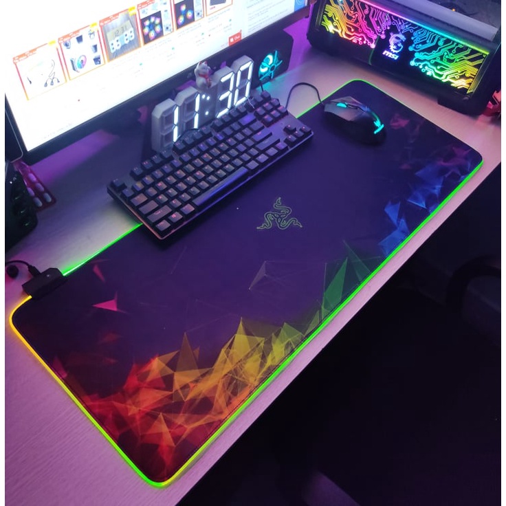 Mouse Pad, Bàn Di Chuột, Lót Đi Chuột Tích Hợp Led RGB Razer Sáng Viền