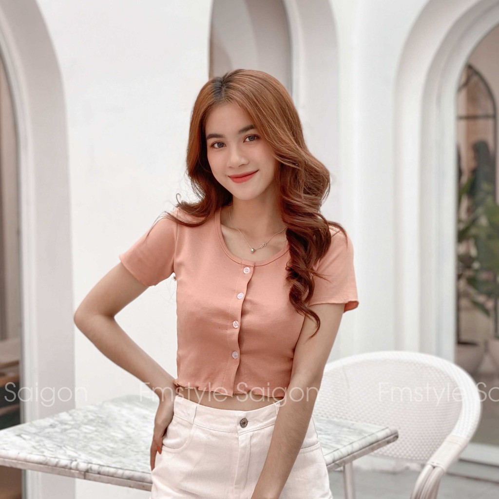 Áo thun tay ngắn cổ tròn 4 nút nhiều màu ullzang thời trang nữ Fmstyle Saigon 21TU03NT0502