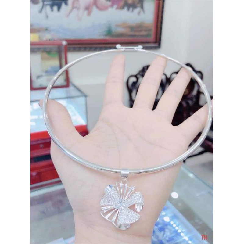 Kiềng cổ kèm mặt bạc ta y hình