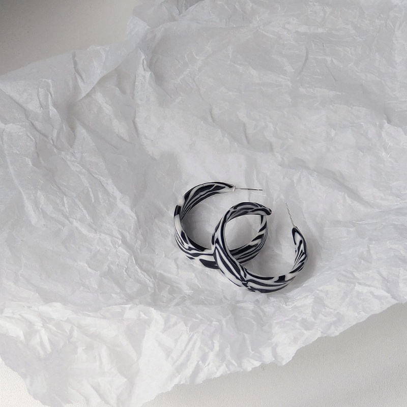 Bông Tai Hình Tròn Màu Trắng Đen Đơn Giản Thời Trang Cho Nữ