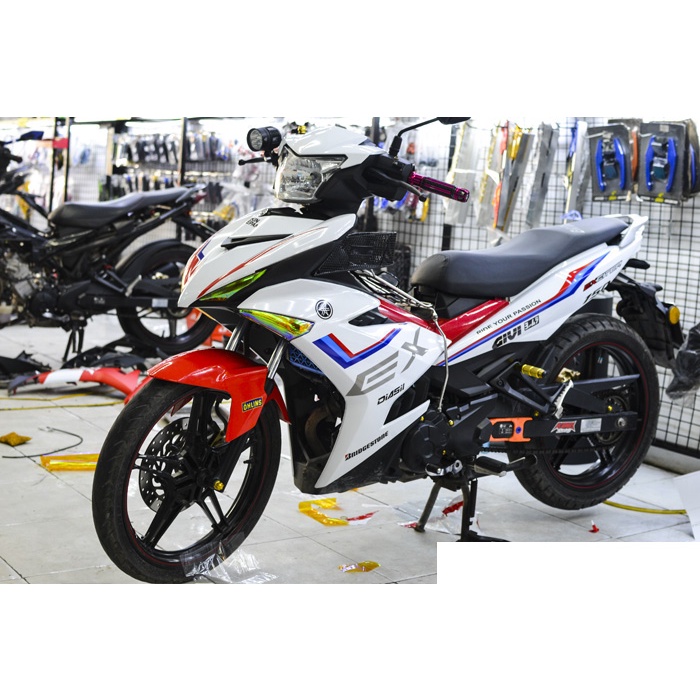 Tem trùm exciter 150 trắng đỏ xanh (mẫu mới), tem exciter 150, team trùm exciter 150, tem xe exciter