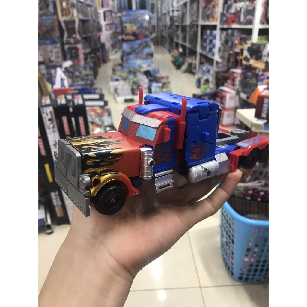 Robot bến hình optimus transformers