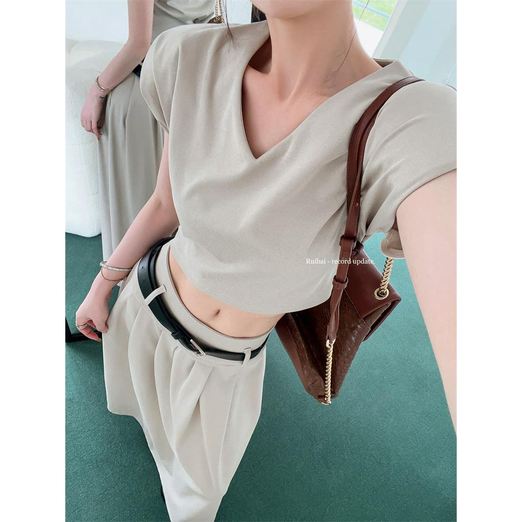 Bộ Áo Thun Cổ Chữ V + Chân Váy Dù Dáng Chữ A Phối Thắt Lưng Thời Trang 63142