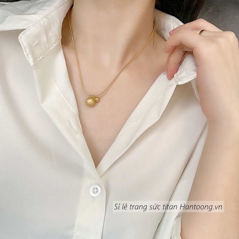 Vòng cổ nữ chất liệu titan mặt dây thiết kế hình bi tròn phun cát lấp lánh thời trang thanh lịch