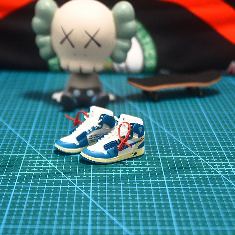 Móc khóa sneaker Off White x Air Jordan 1  - Mô hình giày sneaker Jordan 1s UNC