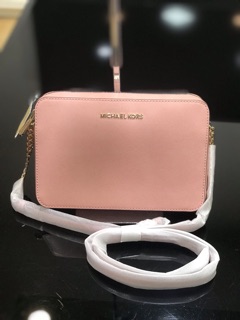 Túi Michael Kors màu hồng