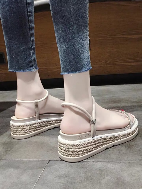 Sandal đế giả cói