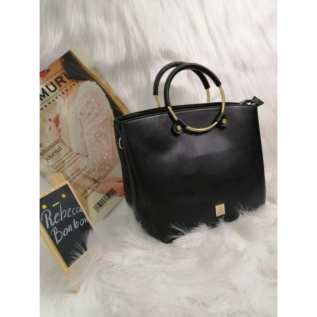 Túi xách kim loại cầm tay  màu đỏ đô, xanh da trời, đen. #RebeccaBonbon chó Bull Nhật Bản