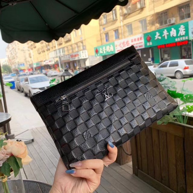 Clutch Túi Ví cầm tay Nam LV296100 chất liệu da bò