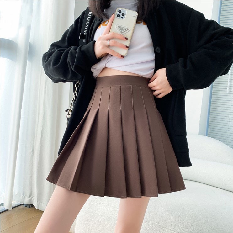 Chân váy ngắn dáng tennis xếp ly, kiểu dáng Hàn Quốc xinh xắn và trẻ trung.