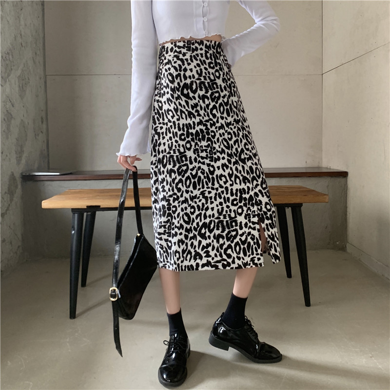 Chân váy xẻ tà hình da báo thời trang nữ tính