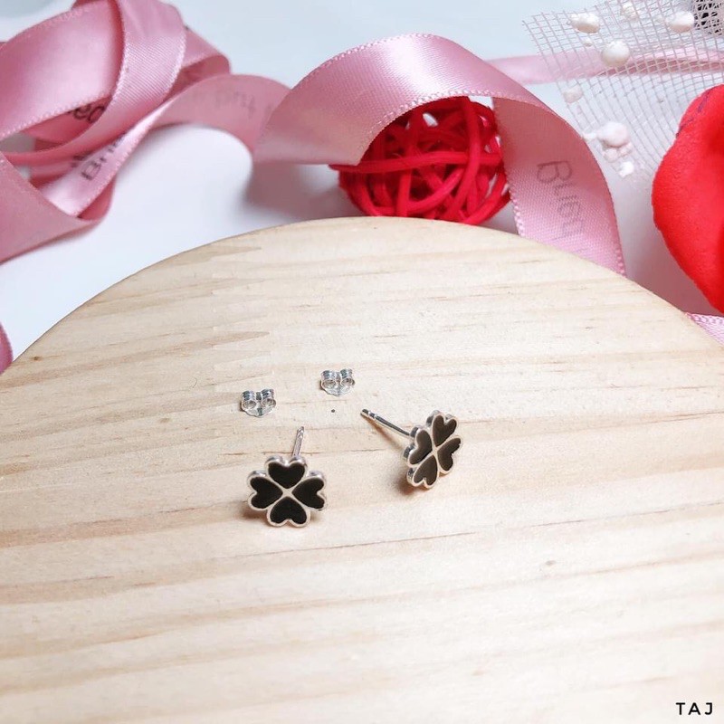 BÔNG TAI BẠC TA CỎ 4 LÁ ĐEN XINH XẮN