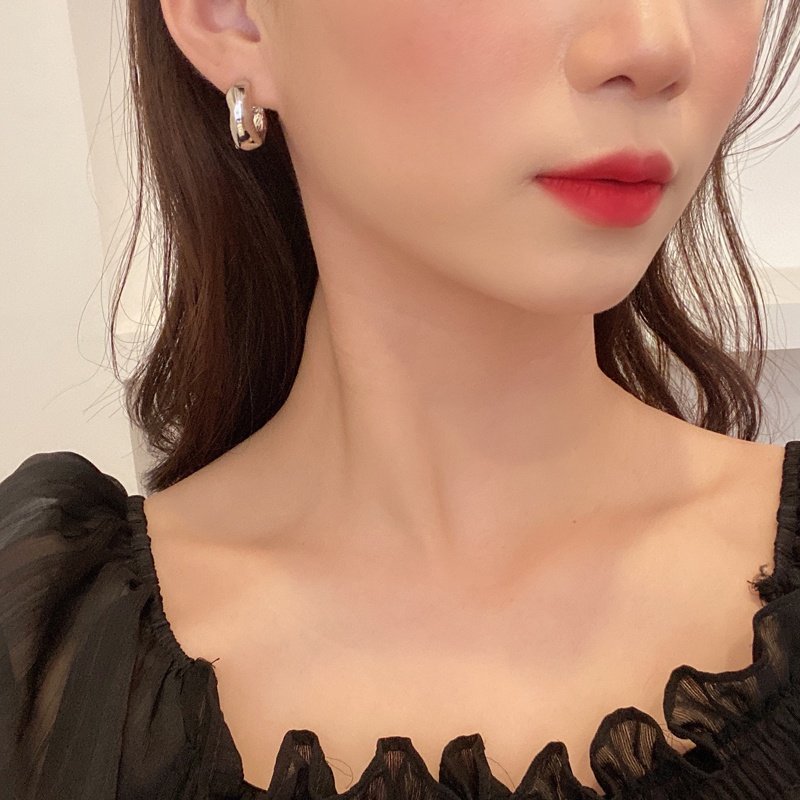 Đôi Khuyên Tai Hình Chữ C Xếp Ly Kiểu Đơn Giản Thời Trang Mùa Hè Cho Nữ