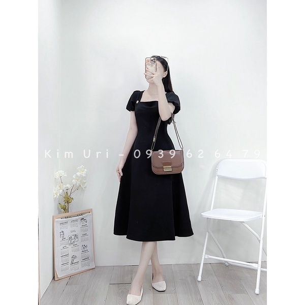 [Sẵn] Đầm đen tay bồng cổ U đính nút đồng dáng dài xoè sang chảnh