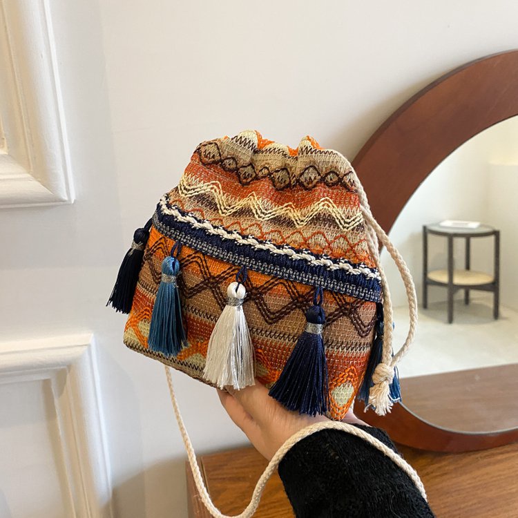 Túi Đeo Chéo Hình Xô Đựng Điện Thoại Phối Tua Rua Phong Cách Dân Tộc Nhật Hàn Thời Trang Cho Nữ