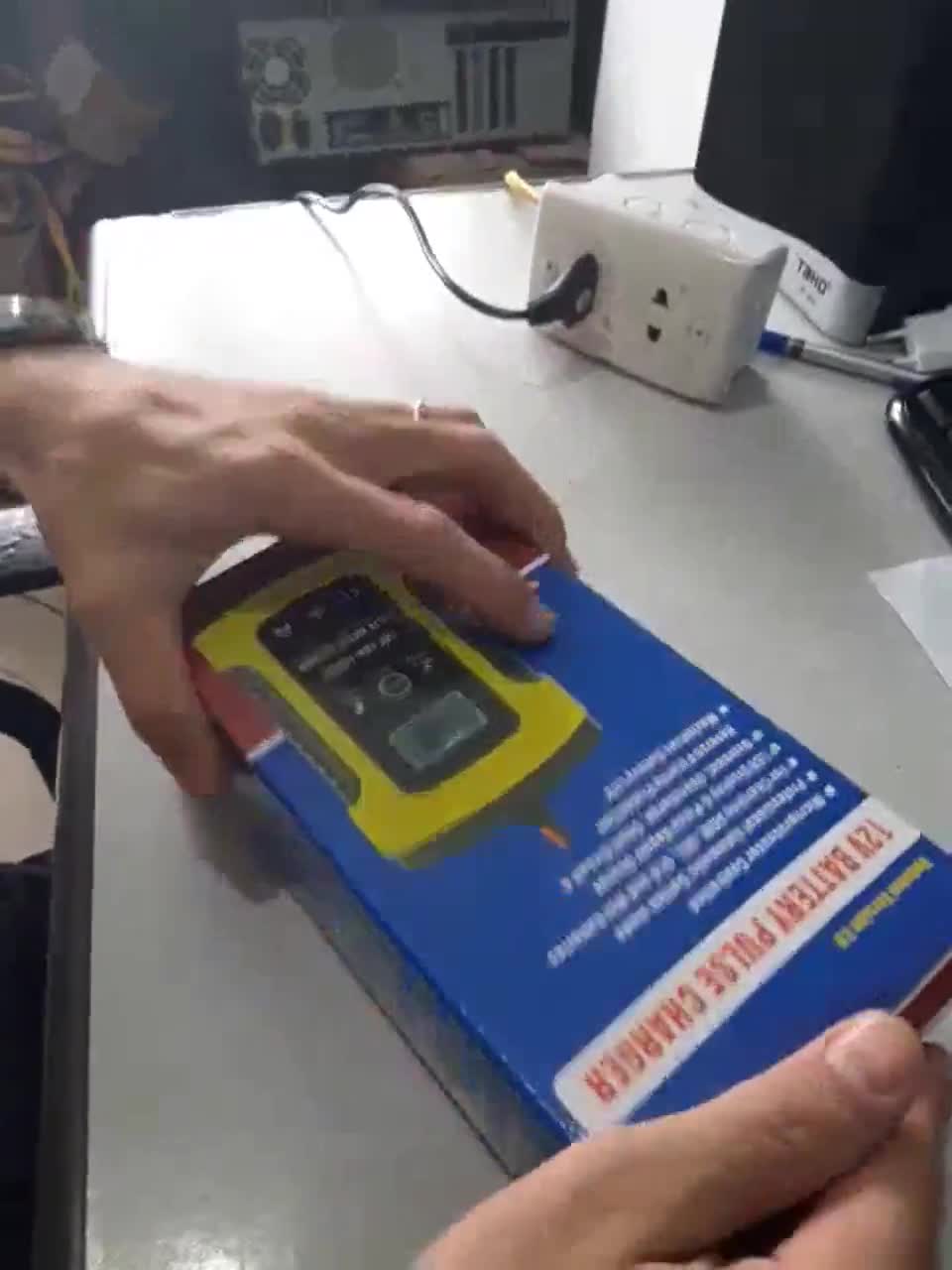 Sạc bình ắc quy 12V FOXSUR