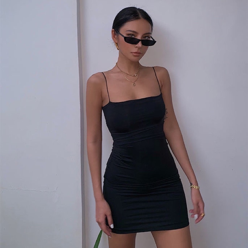 đầm thun hai dây ôm body qua mông sexy phong cách cá tính năng động mix cùng áo khoác ngoài