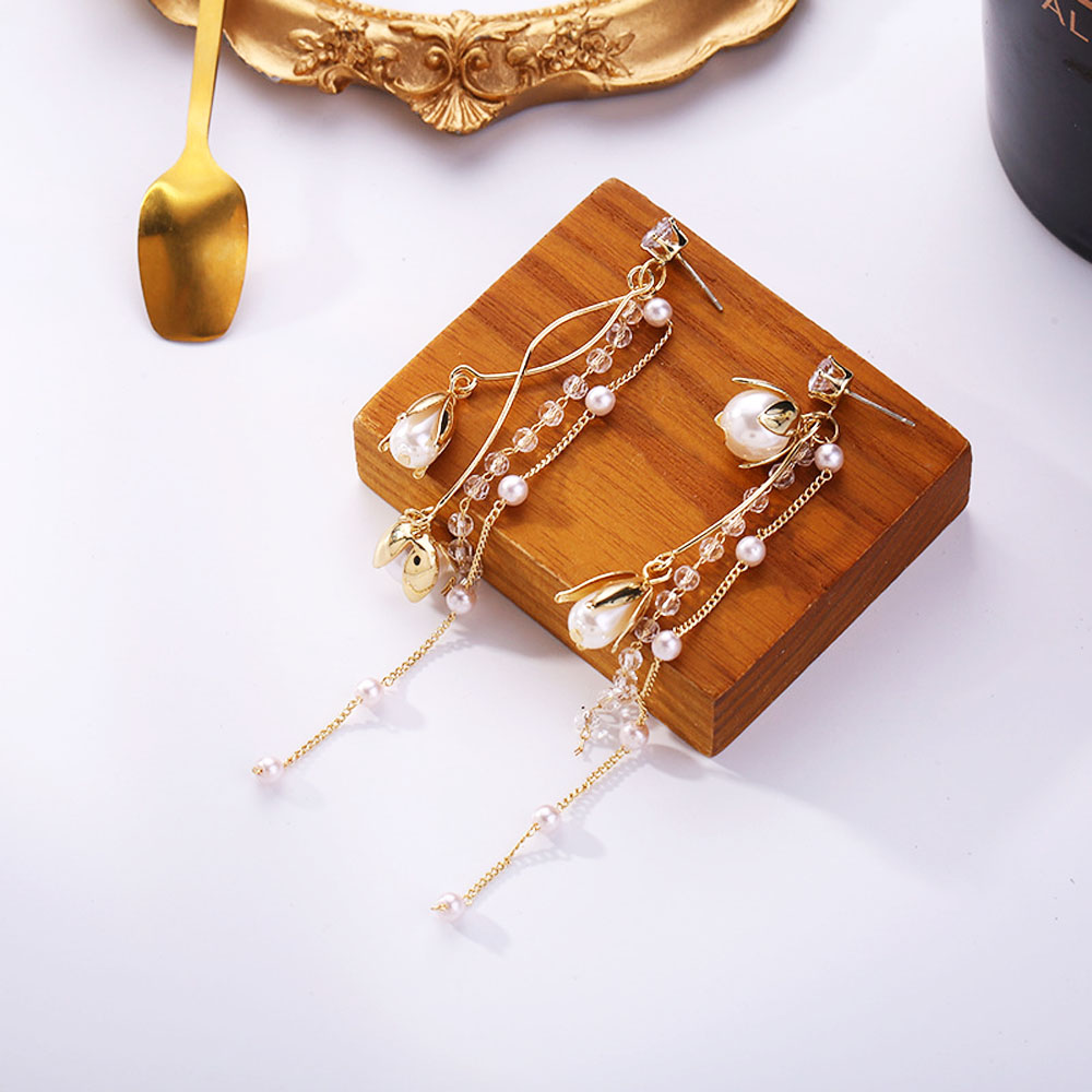 Khuyên tai dáng dài phối ngọc trai giả sành điệu