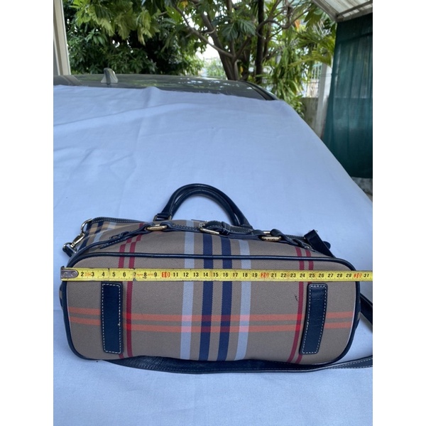 Túi chuẩn si. Túi qua sử dụng. Khách vui lòng xem hình nếu muốn biết thêm thông tin sản phẩm mời khách vô chat. Thanks .