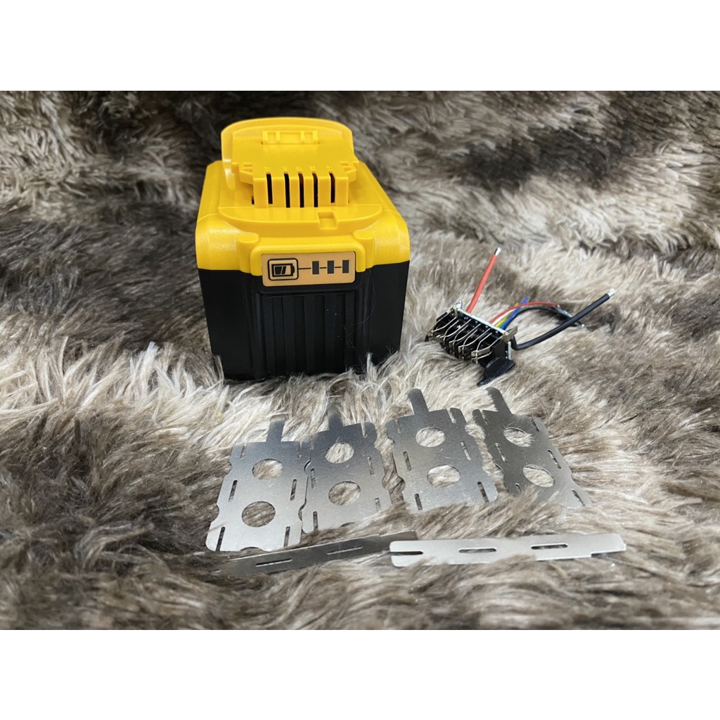 Vỏ mạch pin Dewalt 18V 9Ah Li-ion, 3 hàng cell, có Led báo, nhận sạc zin. BN.