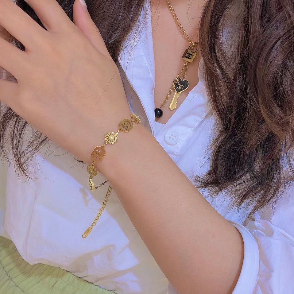 New 2021 Retro Style G-Shaped Chrysanthemum Stainless Steel Women's Bracelet