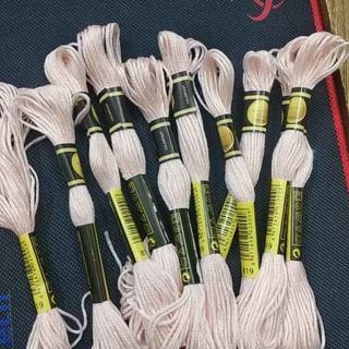Chỉ lụa thêu tranh chữ thập
