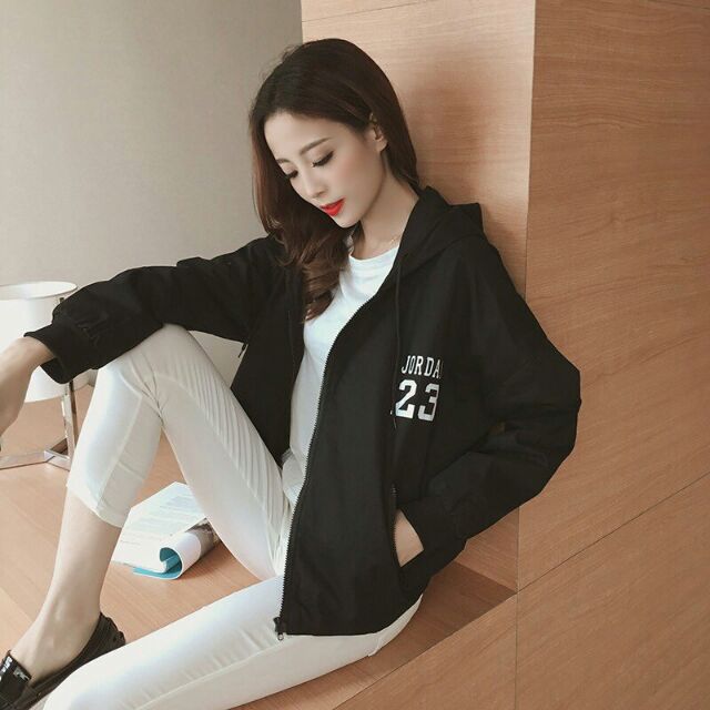Áo khoác hai sừng 23