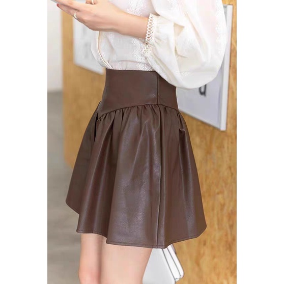 Chân váy xòe bo eo da pu