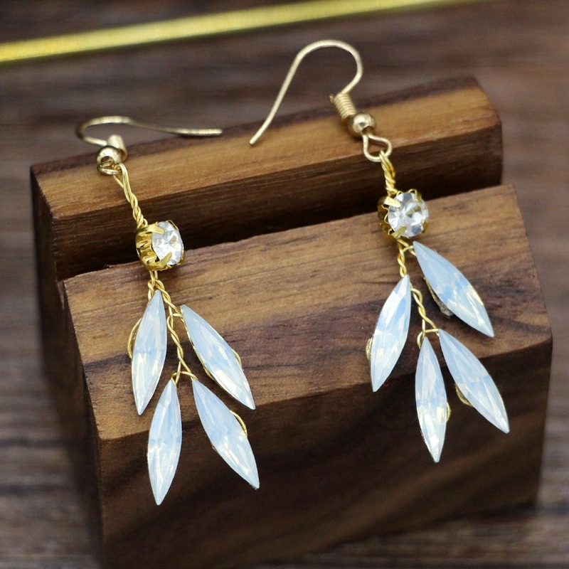 Bộ vòng đội đầu và khuyên tai hình hoa lá đính ngọc trai nhân tạo