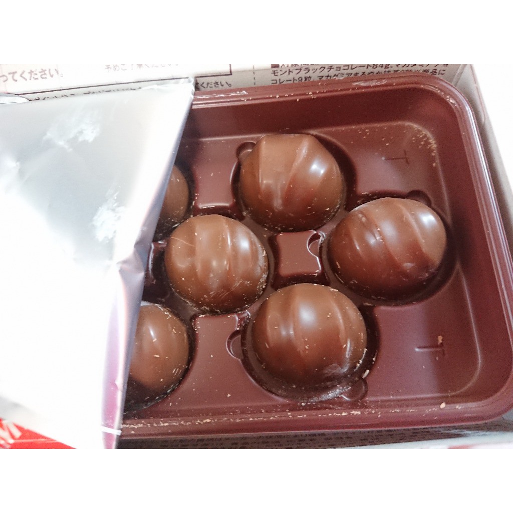 Chocolate Meiji nhân Hạnh nhân 88gr - hạt Maca 64gr