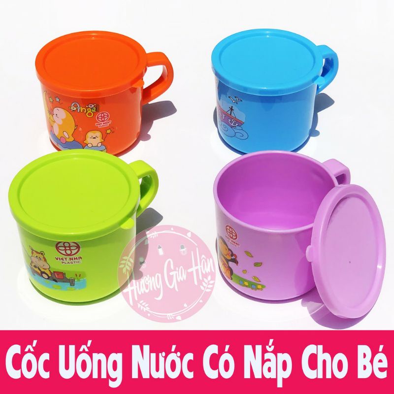 Cốc nhựa uống nước có nắp đậy cho bé