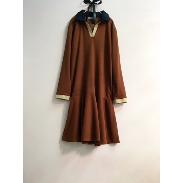Đầm suông midi cổ bẻ đuôi cá