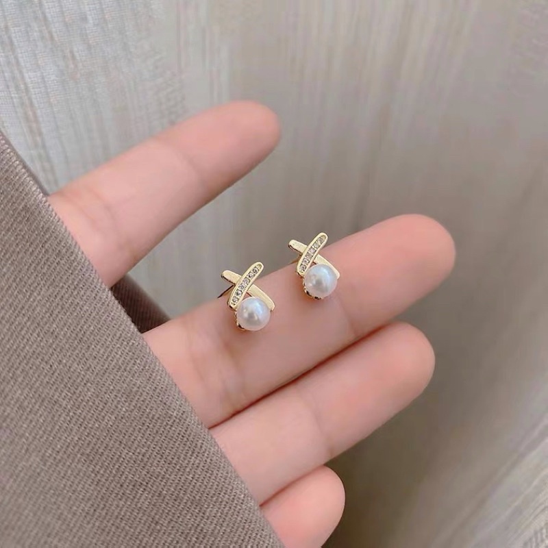 Hoa tai chữ thập nhỏ xinh