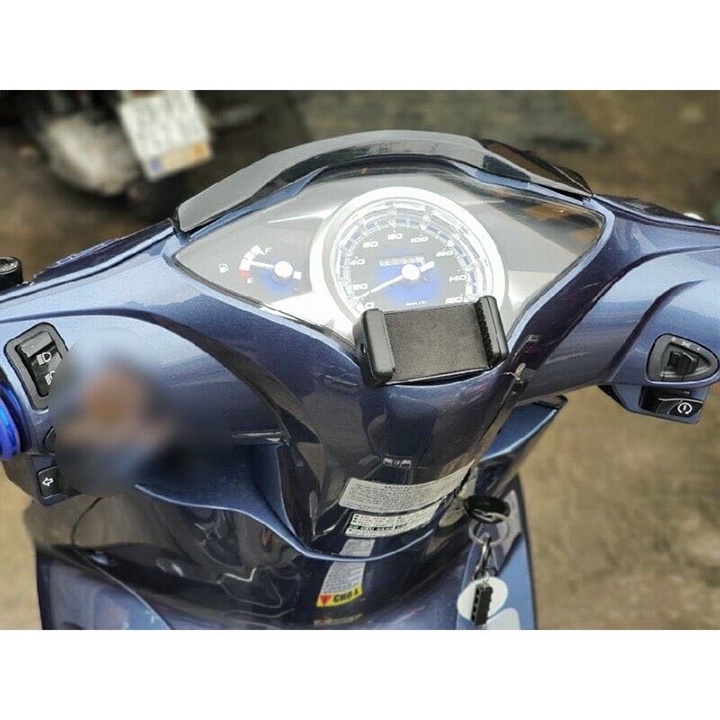 Kẹp điện thoại dán lên đồng hồ xe máy siêu chắc chắn phù hợp với tài xế xe công nghệ, hỗ trợ phượt thủ