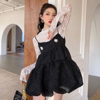 Sling dress set Long sleeve white lace bottoming shirt + Retro embossed pleated black sleeveless dress
