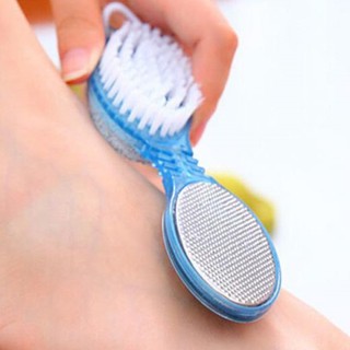 Dụng cụ chà gót chân tẩy da chết bằng đá bọt .