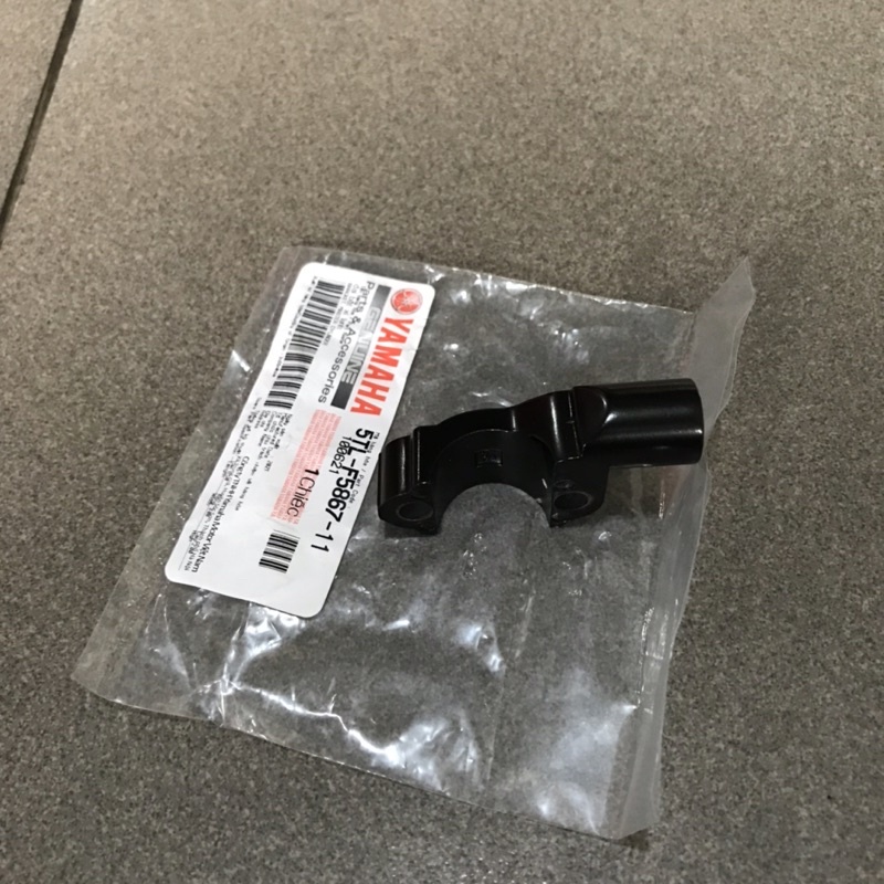 5TL-F5867-11 | Bên Phải | Cùm chân gương Exciter 150, 155, Jupiter Fi, Sirius Fi, NVX 155