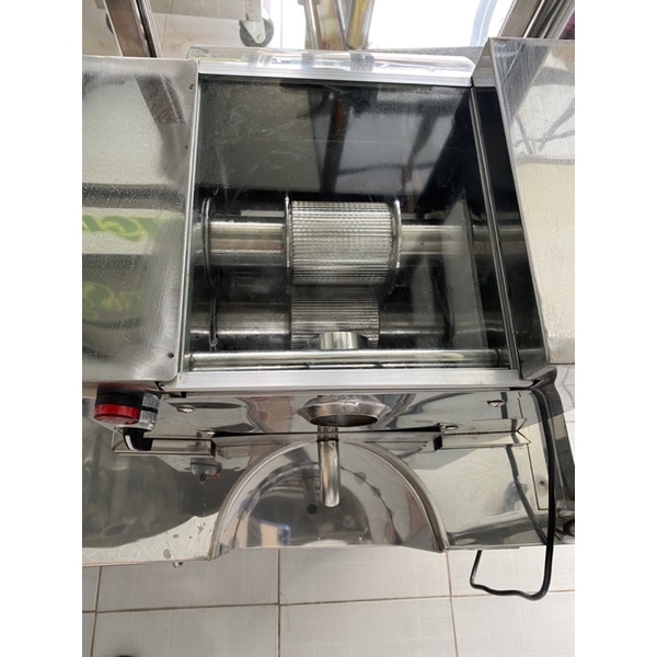 Kính chống bắn nước xe nước mía siêu sạch. kích thước chuẩn 23x25cm, kích thước khác vui lòng nhắn tin cho shop.