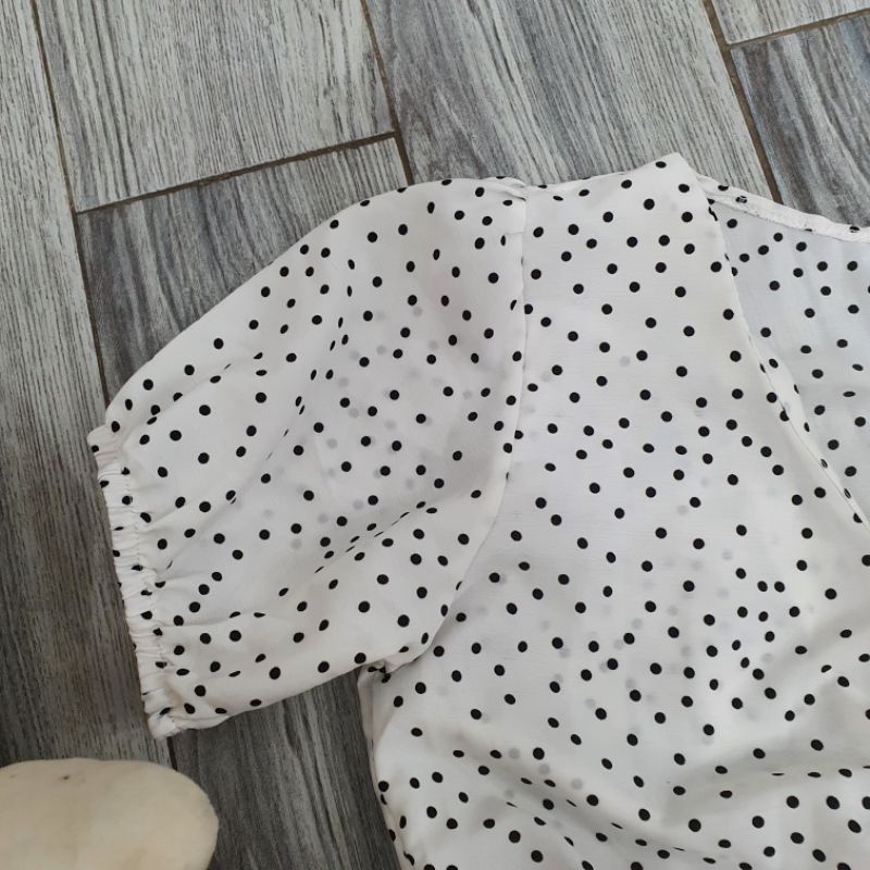 Áo croptop chấm bi tay phồng QC siêu xinh pass mặc 1 lần