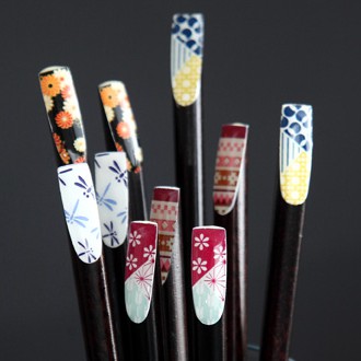 Đũa gỗ BAMBOOO ECO phong cách Nhật Bản đầu nhọn đuôi vẽ họa tiết - 1 đôi