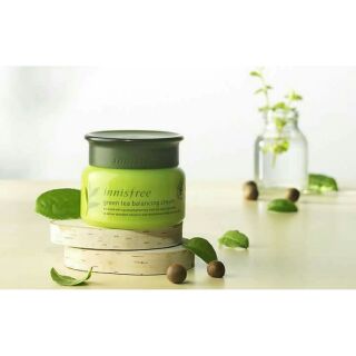 Kem dưỡng trà xanh Balacing Cream Innisfree được nhập khẩu từ Hàn. Kem cung cấp, bổ sung dưỡng chất cho da mặt chị em...