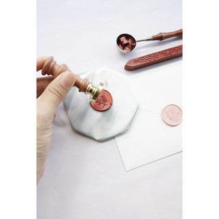 550 con dấu Save the date, màu vàng đồng