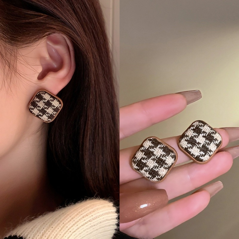 Khuyên tai nút vuông bông tai nút vuông bọc dạ tweed hoạ tiết sang chảnh BT32