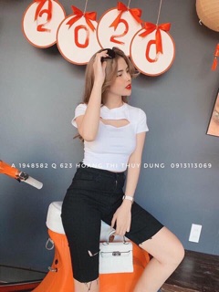 Áo croptop khoét ngực